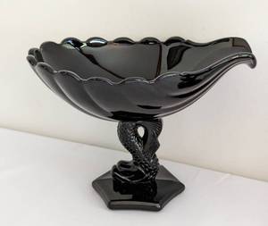 lot 371 image: Ebony Glass Collectibles