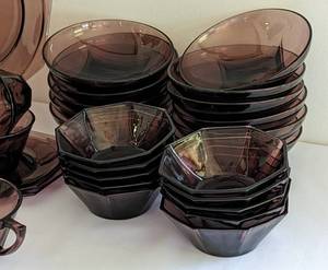 lot 372 image: Vintage Amethyst Glass Dish Set