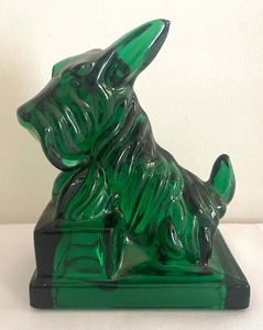 lot 386 image: Cambridge Glass Scotty Dog