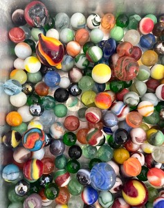 lot 405 image: Many Marvelous Marbles