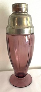 lot 409 image: Vintage Amethyst Glass Cocktail Shaker and 4 Lowball Glasses