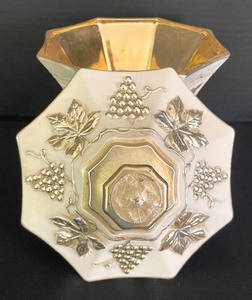 lot 413 image: Vintage Anchor Hocking Lidded Dish