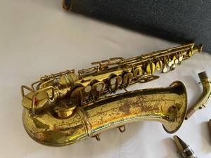 lot 450 image: Vintage Bundy Saxophone with Case