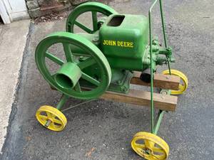lot 465 image: Vintage John Deere Hit and Miss Engine