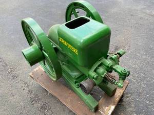 lot 468 image: Vintage John Deere Hit and Miss Engine