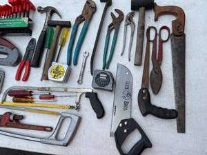 lot 470 image: Large Hand Tool Lot