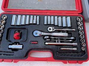 lot 471 image: Husky Socket Set and Dremel Kit