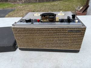 lot 483 image: Vintage Reel To Reel Columbia Tape Recorder  Player