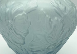lot 418 image: Cambridge Glass Handblown Frosted Blue Embossed Vase