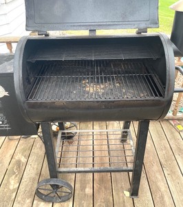 lot 431 image: Pit Bull Pellet Grill
