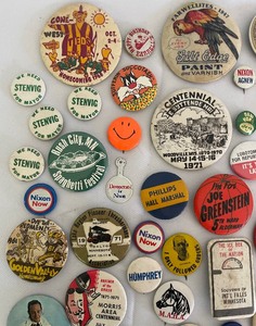 lot 440 image: Buttons Galore