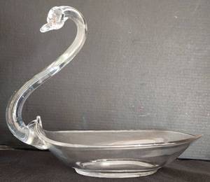 lot 513 image: Duncan and Miller Glass Swan Trio
