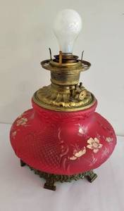 lot 526 image: Lovely Red Floral Glass Lamp
