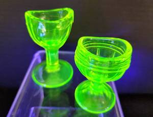 lot 528 image: Quartet of Eye Wash Cups, Including Uranium Glass Options