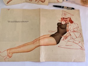 lot 499 image: Variety of Vintage Pin Up Collectibles