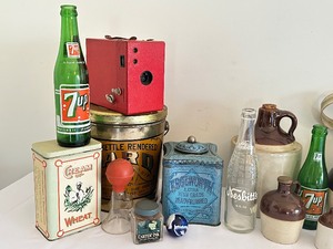 lot 494 image: Variety of Vintage Treasures