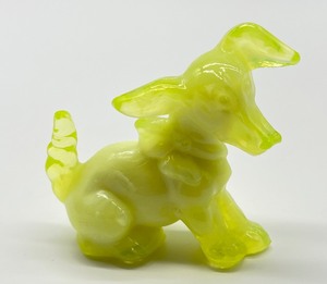 lot 124 image: Vintage Yellow Uranium Glass Dog Figurine