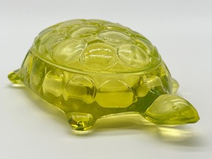 lot 10 image: Vintage Uranium Glass Turtle Box