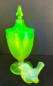 lot 288 image: Vintage Yellow Uranium Glass Covered Jar and Bird Figurine