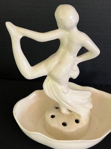 lot 290 image: Vintage Art Deco Lady Frog Vase