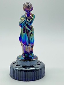 lot 20 image: Vintage West Moreland Iridescent Floral Frog Figurine with Bowl