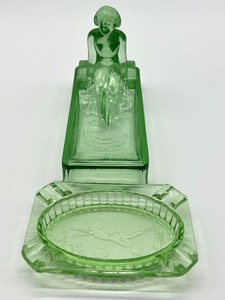 lot 284 image: Two Vintage Decorative Glass Nude Items