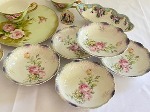 lot 281 image: Variety of Vintage Glassware