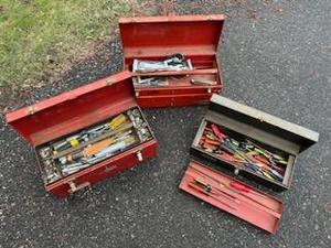 lot 66 image: Vintage toolboxes and tools lot