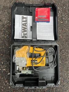 lot 67 image: Dewalt Orbital Jig Saw (Model DW318) with Hard Case