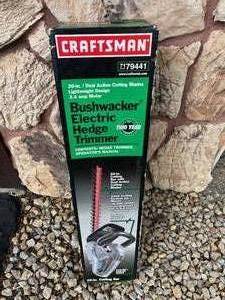 lot 78 image: New Craftsman 20 inch  3.4 amp Bushwacker Electric Hedge Trimmer.