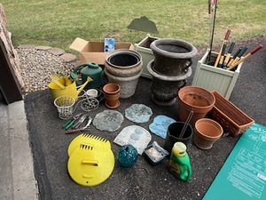 lot 86 image: Lot of Gardening Tools, Planters, Flower Pots, Solar Yard Lights and More
