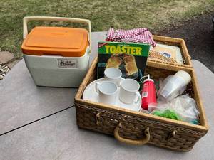 lot 101 image: Vintage Picnic Basket Set with Coleman Lil Oscar Cooler