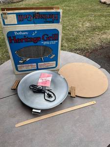 lot 102 image: Vintage Heritage Grill Lefse Baker with Original Retail Box