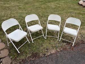 lot 112 image: Lot of 4 White Metal Folding Chairs with Cushions