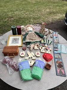 lot 115 image: Seasonal Home Decorations