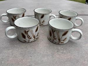lot 117 image: Set of 5 English Porcelain Coffee Cups