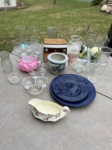 lot 121 image: Assortment of glassware including vases, candy dishes, and more