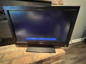 lot 5 image: Vizio (Model VOJ32OF1A) 32 1080p Full HD TV with Remote