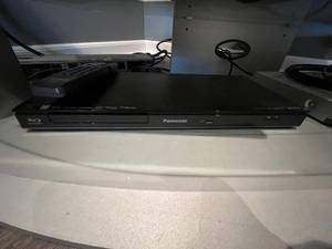 lot 8 image: Panasonic (DMP-BD77) Blu-Ray Disc Player with Remote