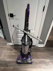 lot 17 image: Dirt Devil Endura Max XL Vacuum Cleaner