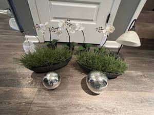 lot 28 image: Home Bathroom Decor Lot with Light Up Faux Flowers