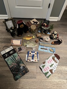 lot 44 image: Cabin Decor Lot featuring Black Bears