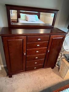 lot 55 image: Solid Wood VanityDresser with Mirror