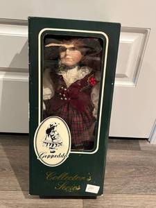 lot 132 image: Vintage Geppeddo Collectors Series Porcelain Doll