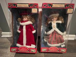 lot 135 image: Pair of Vintage Soft Expressions Porcelain Dolls