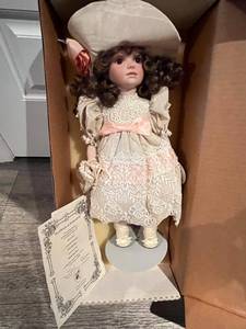 lot 136 image: Vintage Dolls by Jerri Shantel Porcelain Doll with COA (52450)