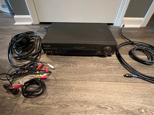 lot 159 image: Panasonic PV-8661 VCR with Assorted Cables