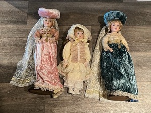 lot 166 image: Porcelain Doll Lot (3 Dolls)