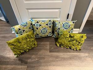lot 169 image: IndoorOutdoor Patio Furniture Decorative Pillows