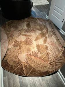 lot 178 image: 94 Circular Area Rug